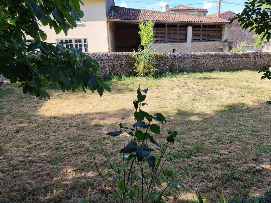 Maison De Campagne, Bulle De Verdure Montbron Eksteriør billede