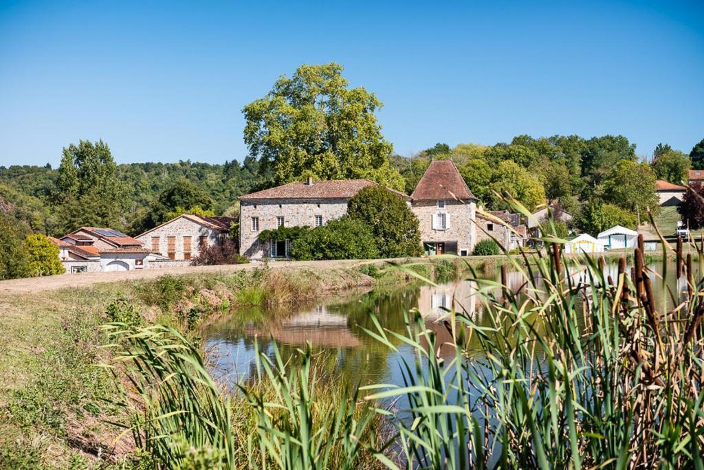 Maison De Campagne, Bulle De Verdure Montbron Eksteriør billede
